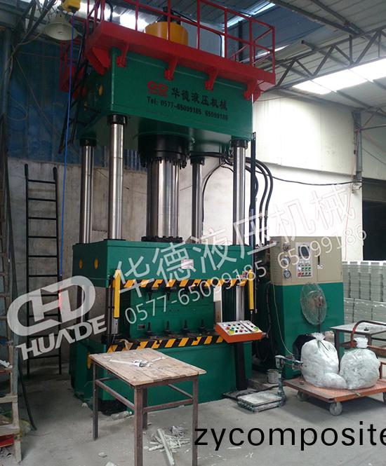 HDY71係(xi)列四柱液壓(ya)機(jī)